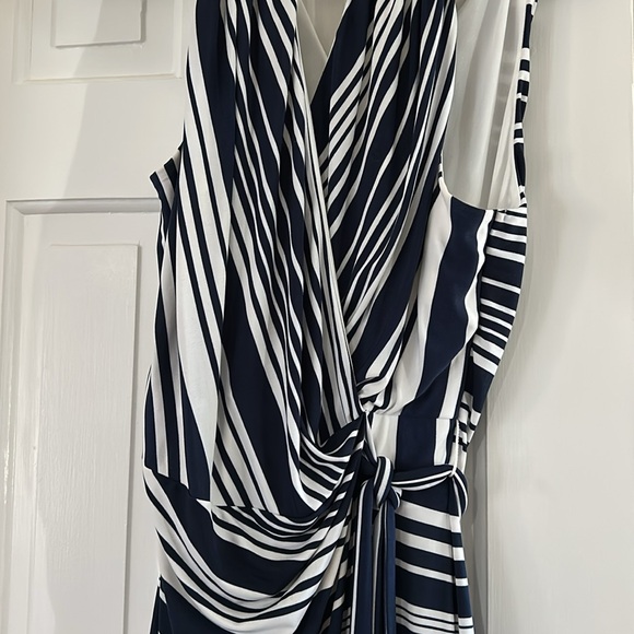 Jessica Simpson jersey material faux wrap dress - Picture 2 of 4